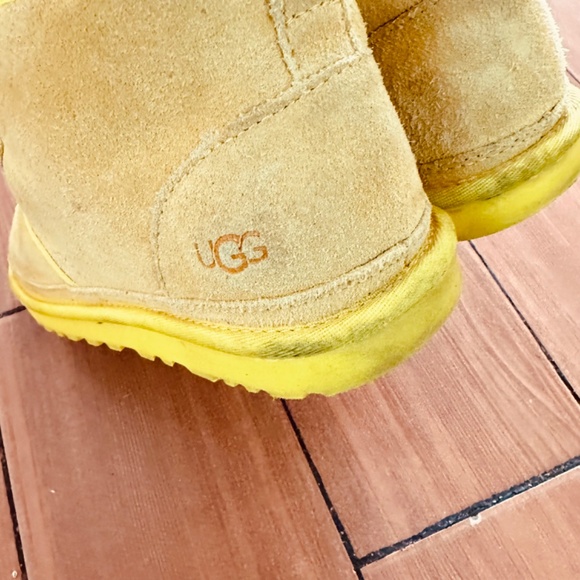 UGG Neumel Yellow Suede Lace Up Logo Ankle Chukka Boot Women's 8 - Picture 8 of 12